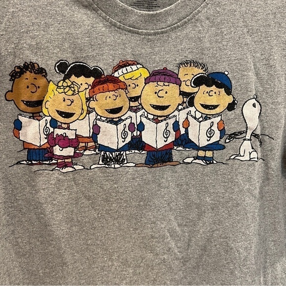 Peanuts caroling short sleeve tee shirt size small - Picture 2 of 4